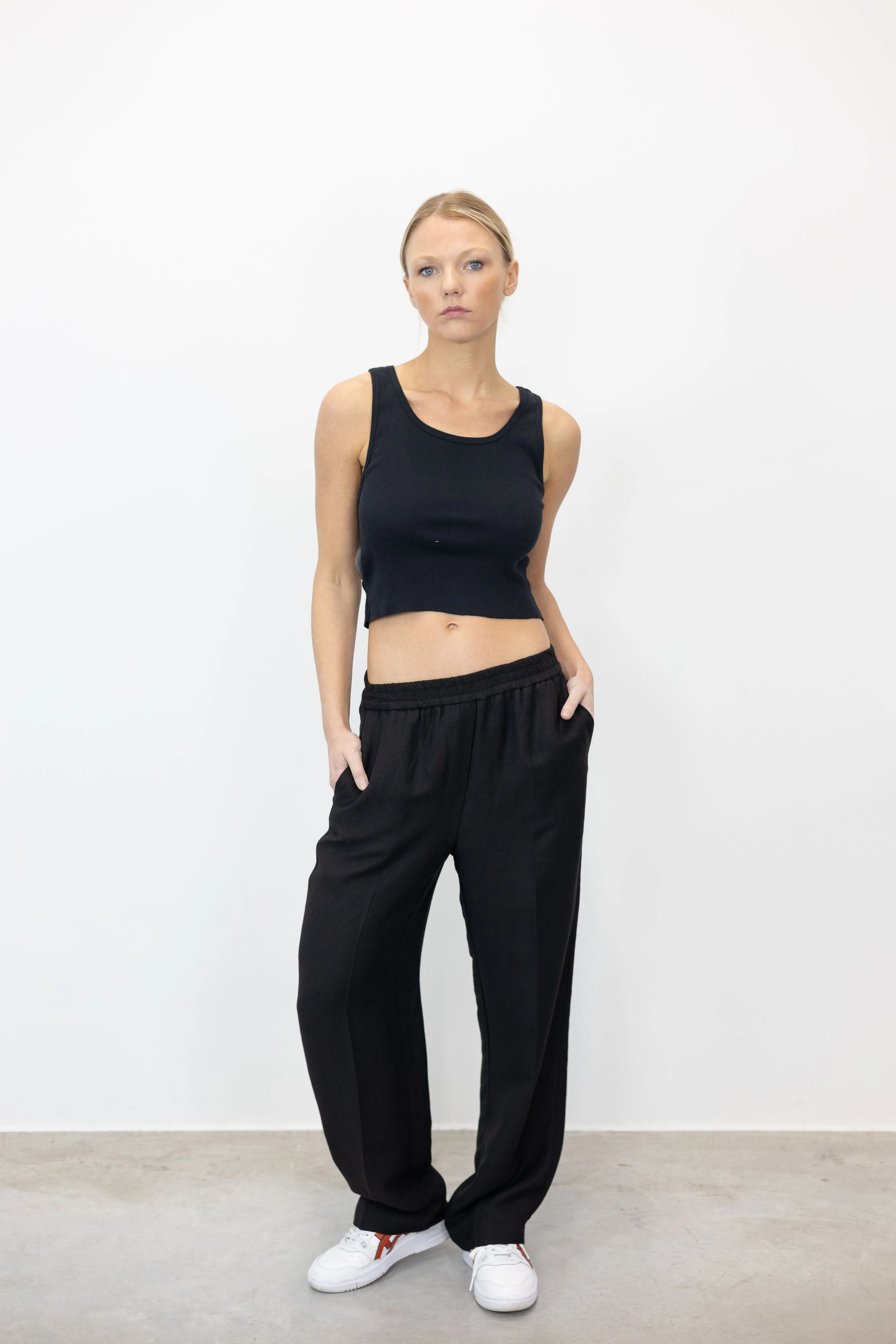 ETERNE CROPPED SCOOP NECK TANK TOP