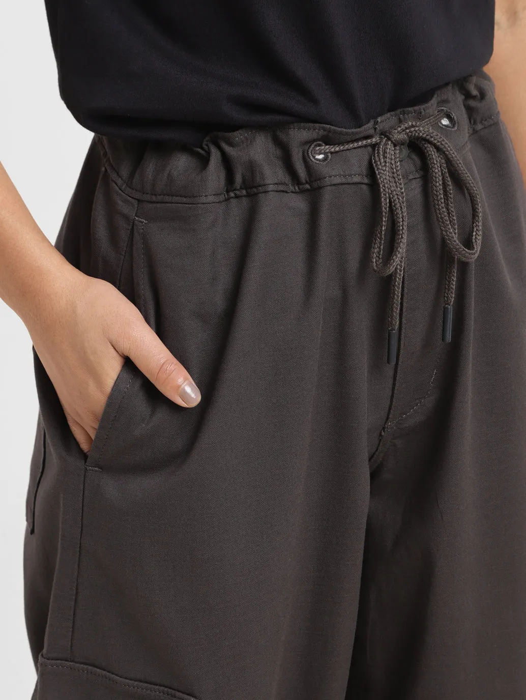 Women's High Rise Black Loose Tapered Fit Trousers